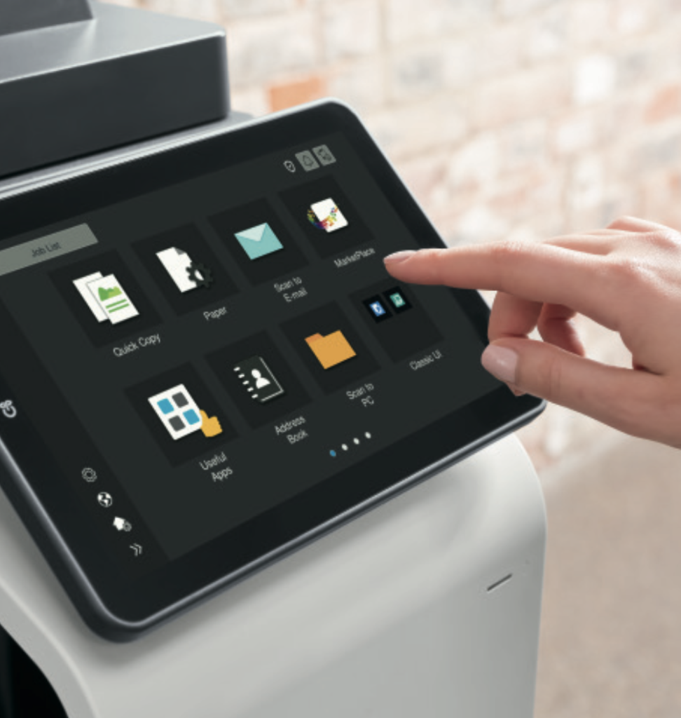 Écran tactile d’un copieur multifonction Konica Minolta